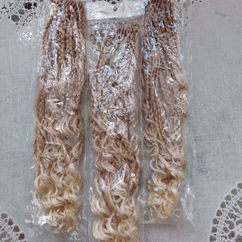 Boho Blonde Dark to Light Synthetic Box Braids w/Curly Ends 14" 3 pk